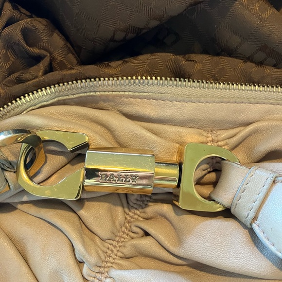 BALLY Y2K lamb skin Beige Shoulder Bag with Gold Accents COA - Picture 7 of 12